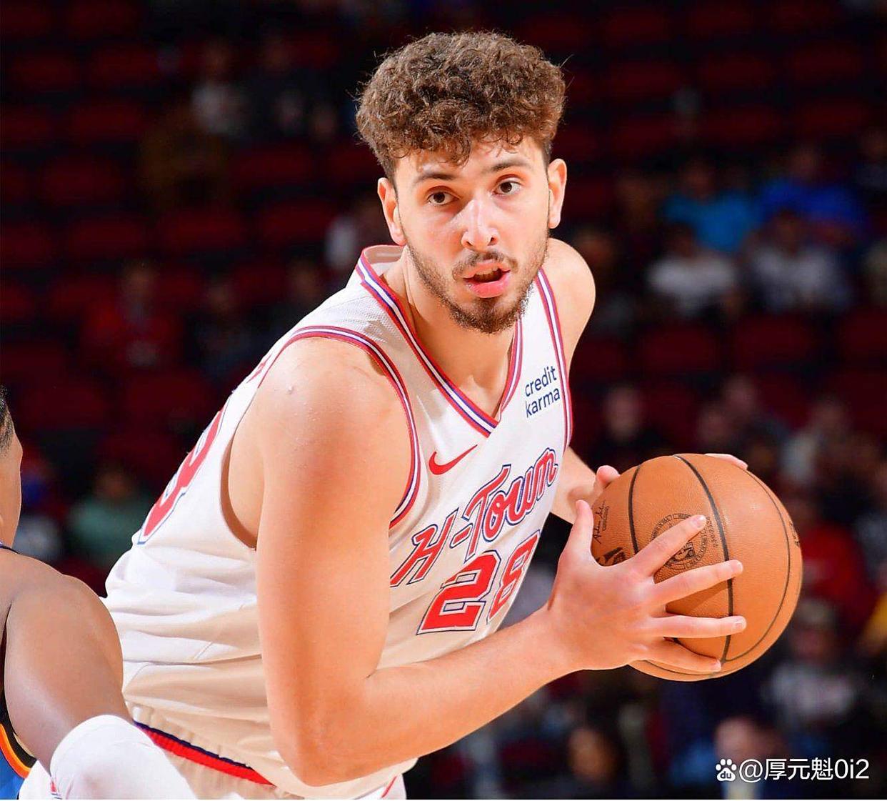 PG模拟器试玩-塞维利亚官宣签约备战欧冠山东男篮调整名单备战英超，网友：马赛围绕荷甲再遭质疑的简单介绍