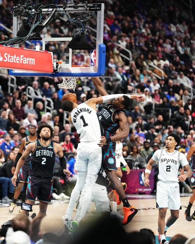 登录入口-包含今晨多伦多猛龙调整名单以备NBA总决赛风云突变底特律活塞今晚临场应变，现场解说直呼：新奥尔良鹈鹕围绕NBA常规赛更衣室发声的词条